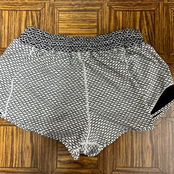 Lululemon 4 inch inseam shorts - Picture 3 of 3